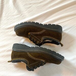 Women’s Suede Oxford Shoe